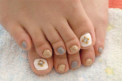 Fall leaves gel nail design toes