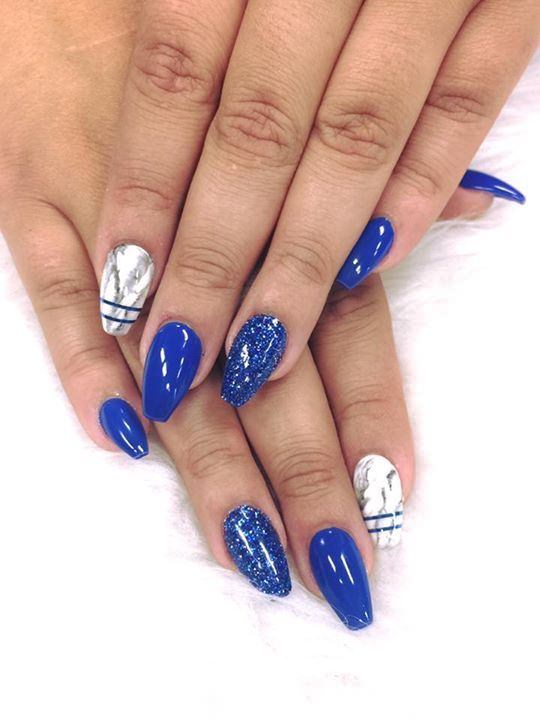 Navy blue gel nails